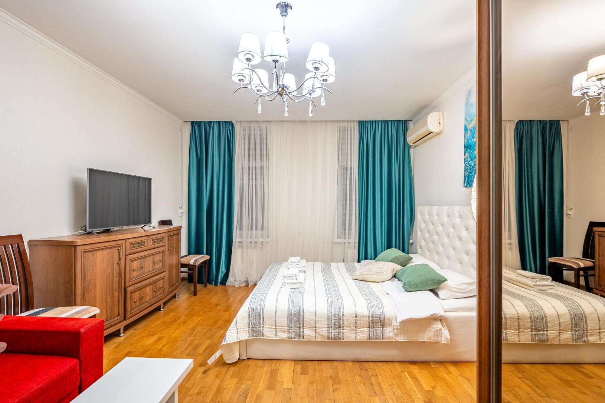 Just Another Comfy On The Main Squere. 2 Bedrooms, Own Heating, Ac Lviv