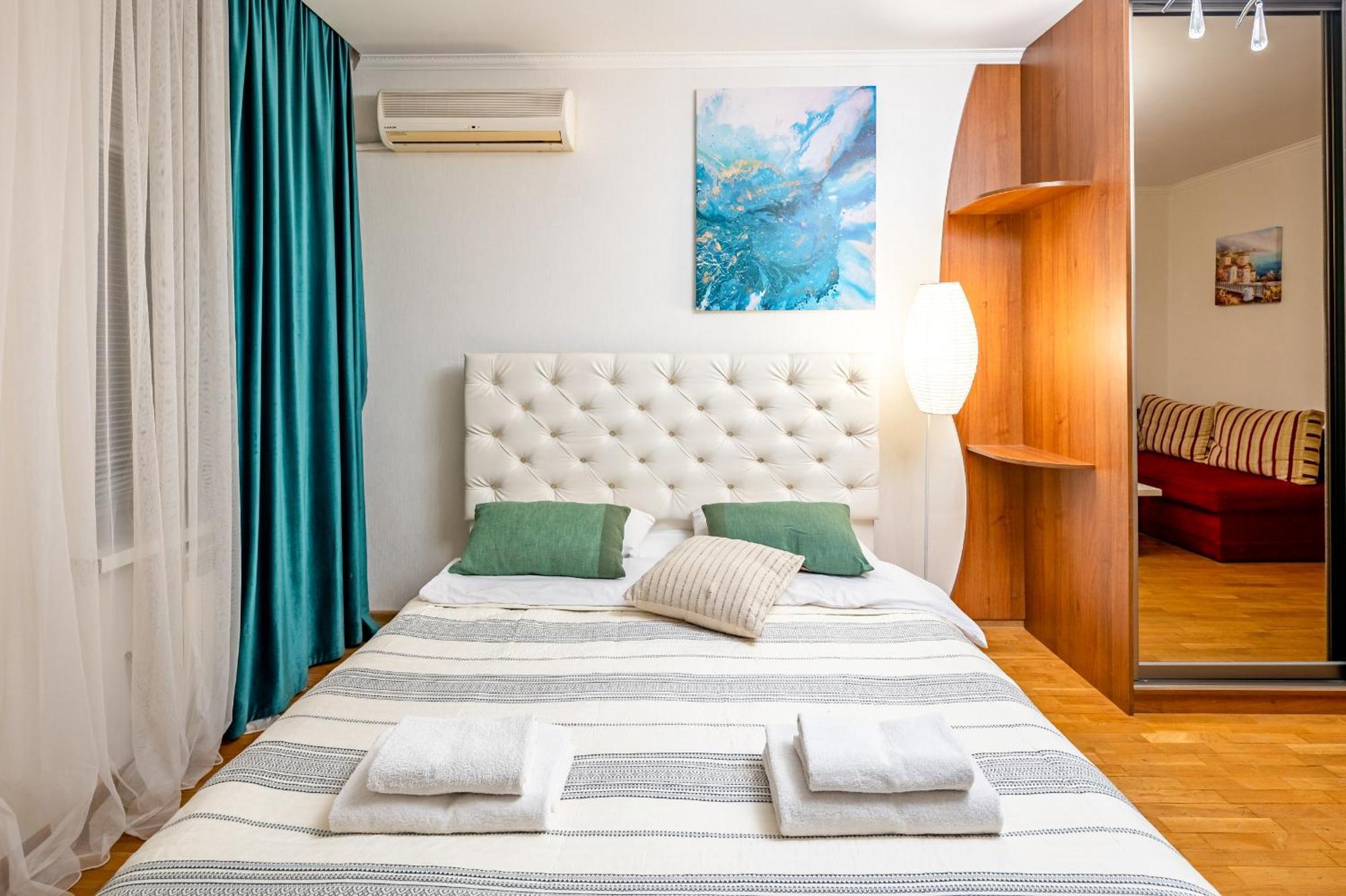 Just Another Comfy On The Main Squere. 2 Bedrooms, Own Heating, Ac Apartment