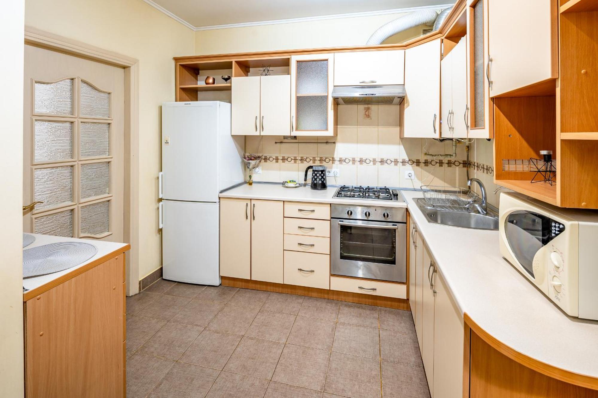 Just Another Comfy On The Main Squere. 2 Bedrooms, Own Heating, Ac Apartment