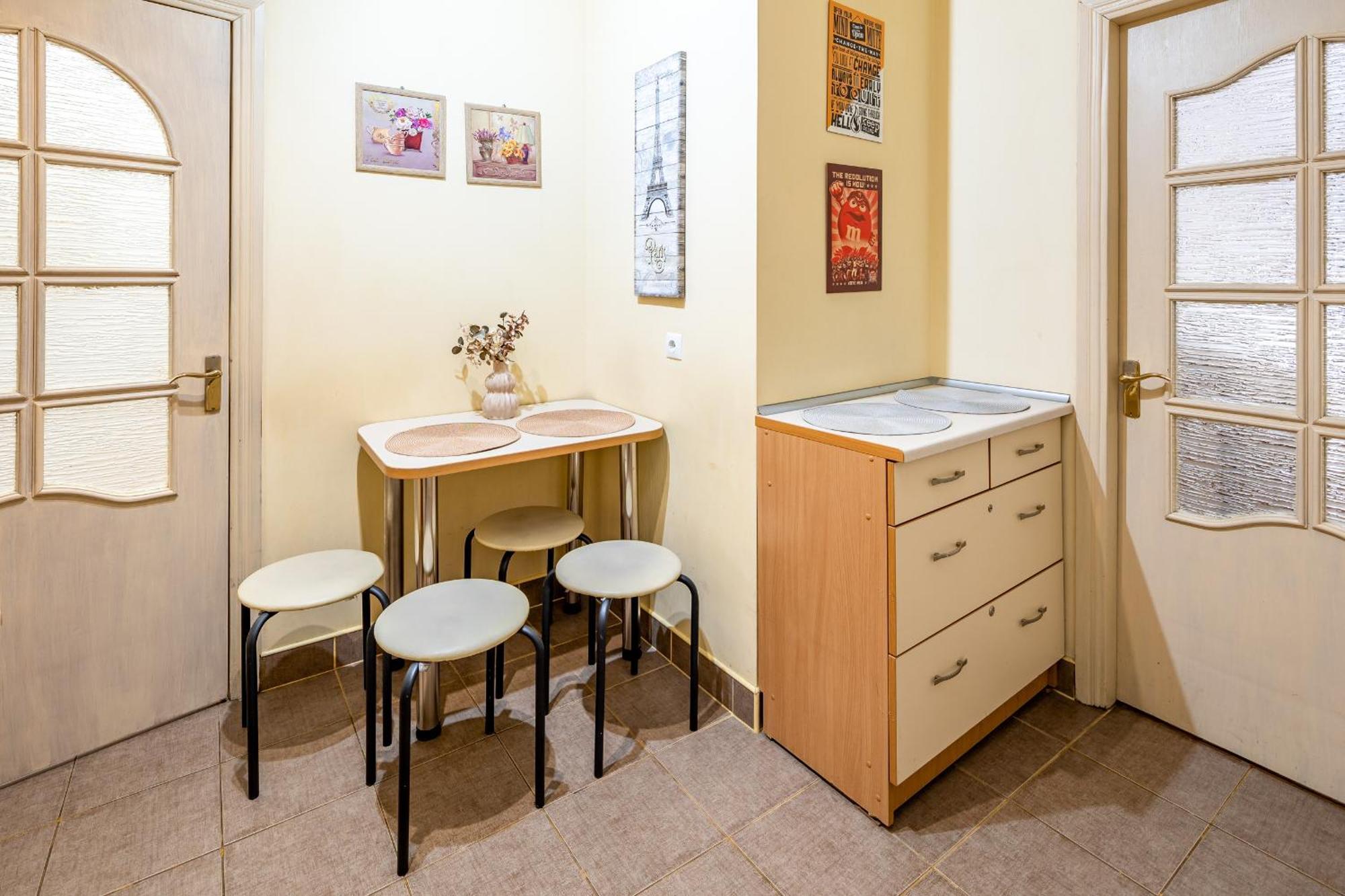 Just Another Comfy On The Main Squere. 2 Bedrooms, Own Heating, Ac Lviv